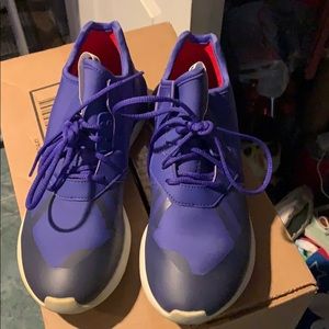 Women Adidas size 4 1/2 in boys and 6 1/2 in women